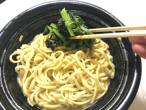 壱角家のラーメンの準備